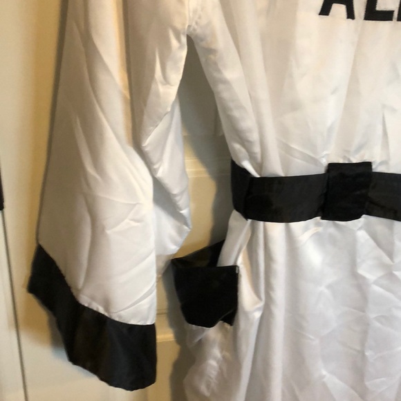 Muhammad Ali Boxing Robe - Picture 3 of 12